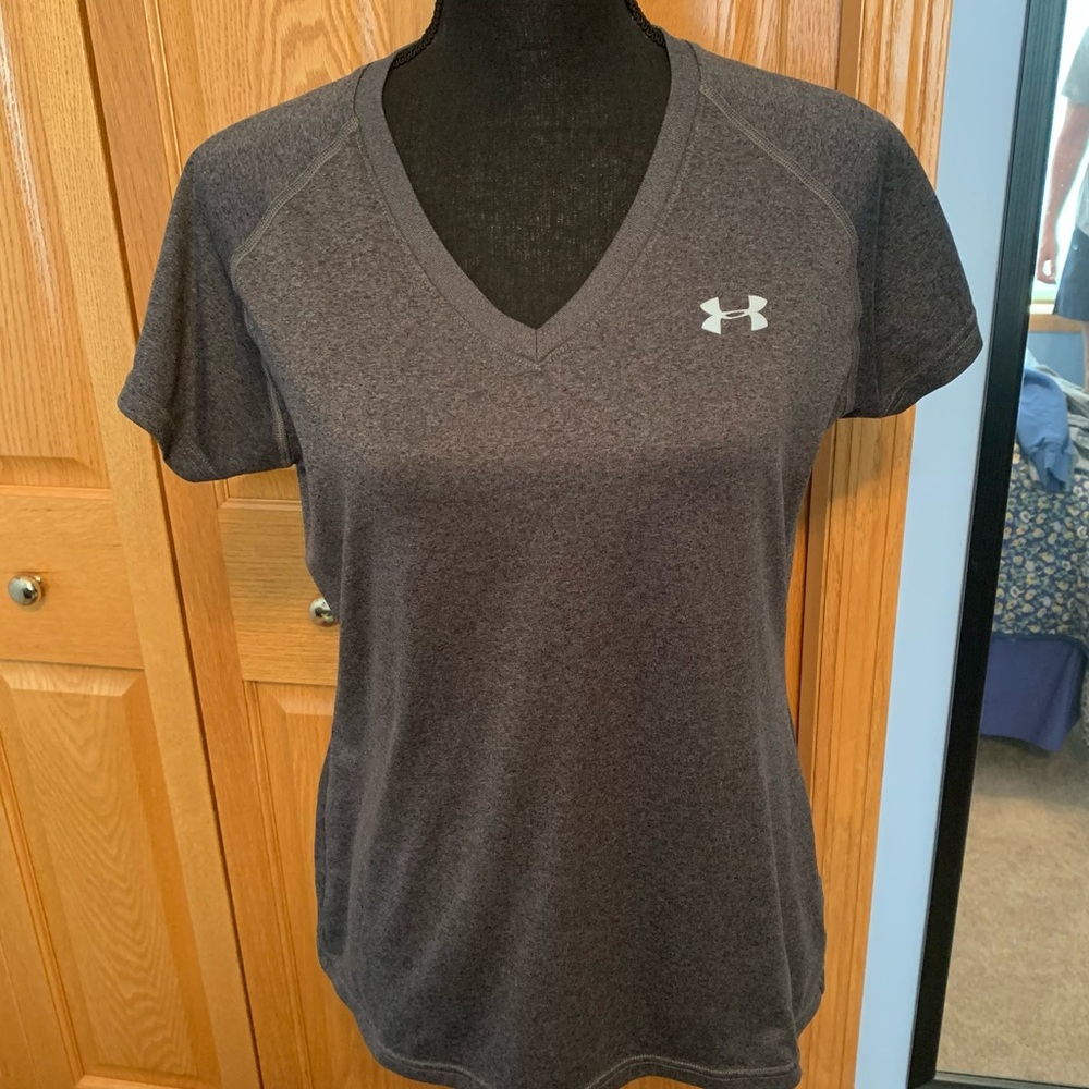 Under Armour Gray Workout Tee Size Medium